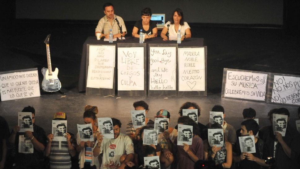 Lucas Menghini Rey. Familiares y amigos ofrecieron una conferencia de prensa en un teatro porteño (Télam).