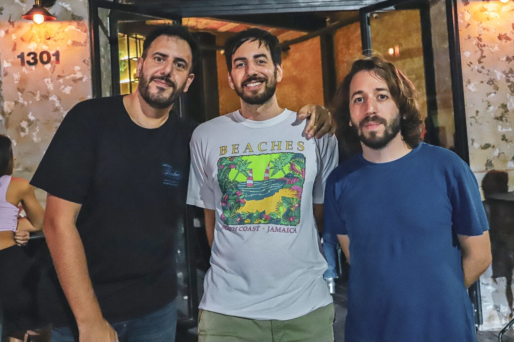 Martín Garabal, Santiago Korovsky y Martin Piroyansky en la inaugaración del bar