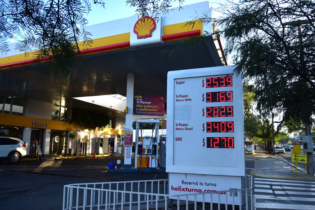 Nuevo aumento en el precio de los combustibles.  (Nicolás Bravo / La Voz)