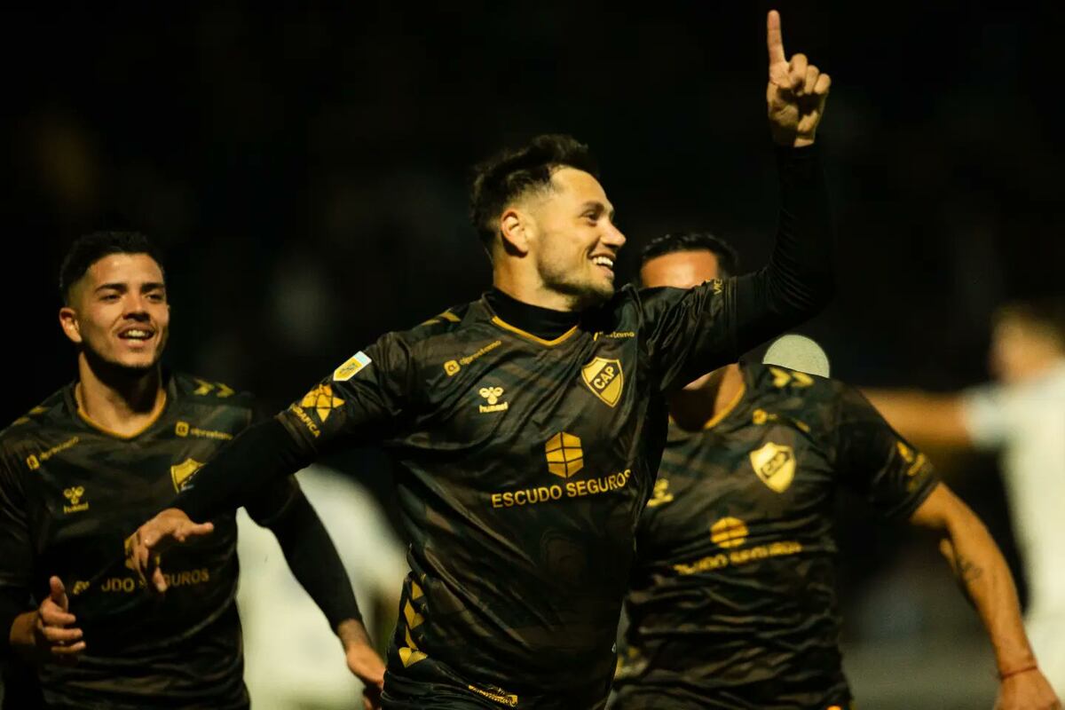 Mauro Zárate volvió a jugar contra Vélez en Liniers: cómo lo recibieron los hinchas
