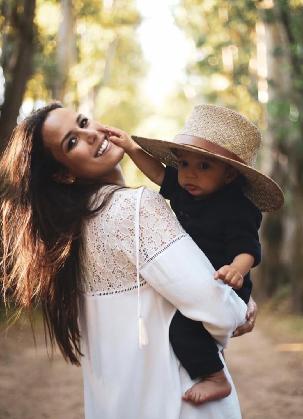 Luli Fernández y su hijo Indalecio.