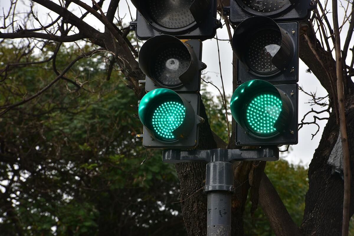 En qué lugares de Córdoba están los “semáforos inteligentes” que detectan multas