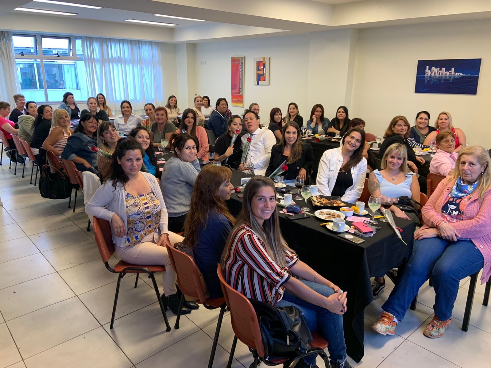 Además, se realizó un reconocimiento a mujeres trabajadoras de amplia trayectoria en la actividad.