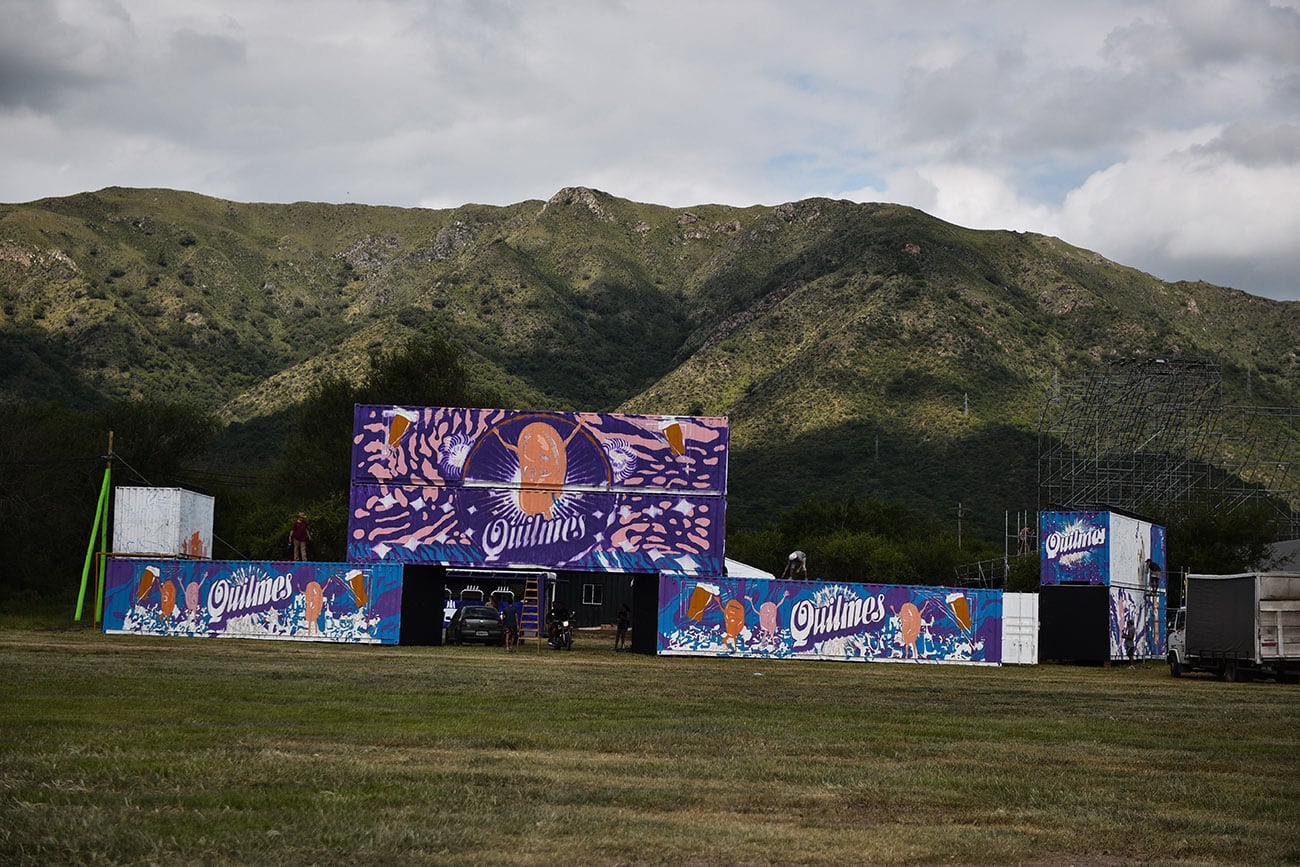 Previa del festival de Rock Cosquín Rock 2023 en el predio del aerodromo de Santa María de Punilla. (José Gabriel Hernández / La Voz)