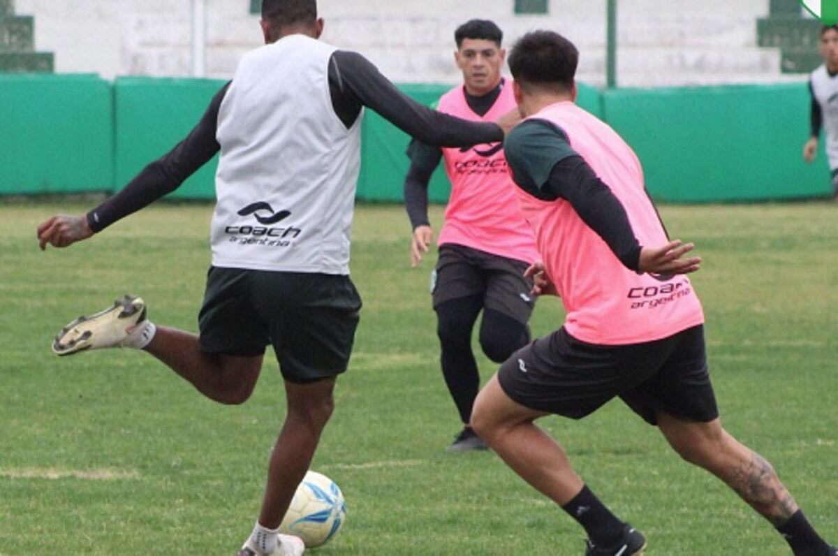 Estudiantes de San Luis y Juventud Unida regresaron a las prácticas de fútbol