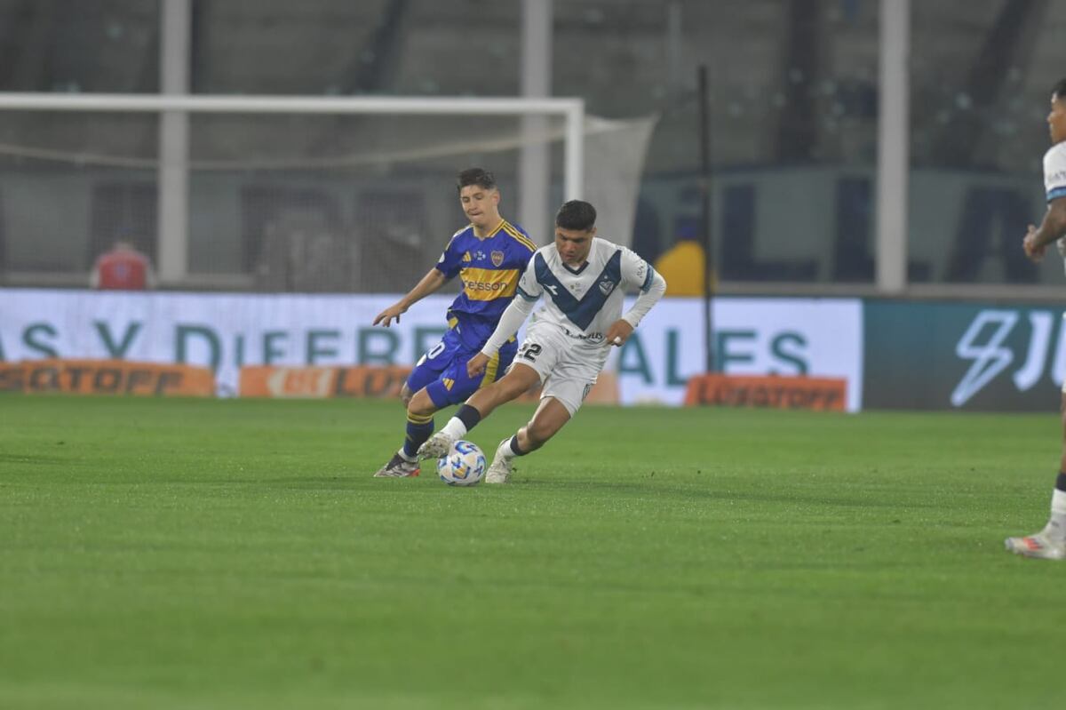 En una noche vibrante y con lluvia de goles, Vélez eliminó a Boca 4 a 3 por Copa Argentina