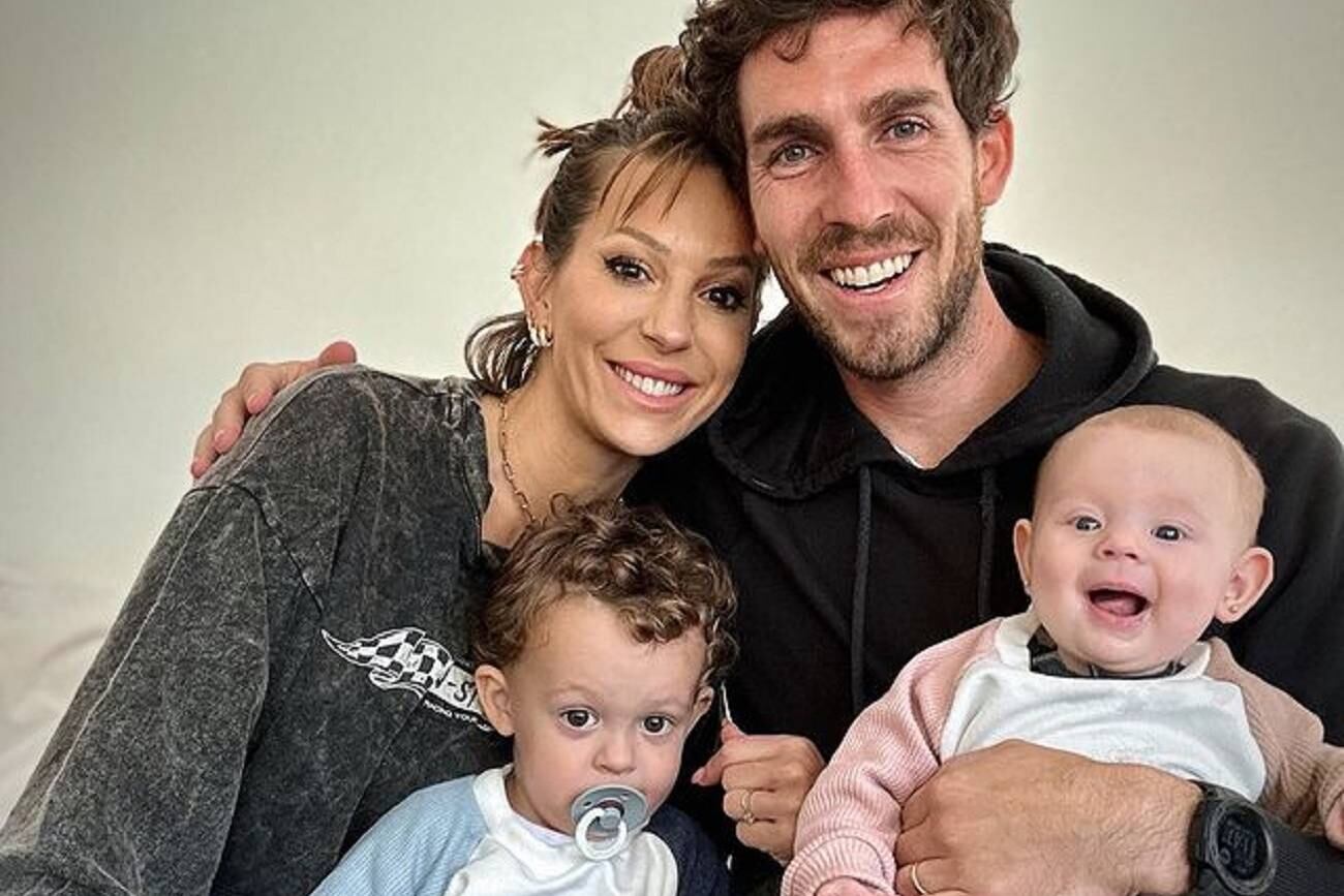 Noelia Marzol junto a Ramiro Arias y sus dos hijos, Donatello y Alfonsina. (Instagram Noelia Marzol)