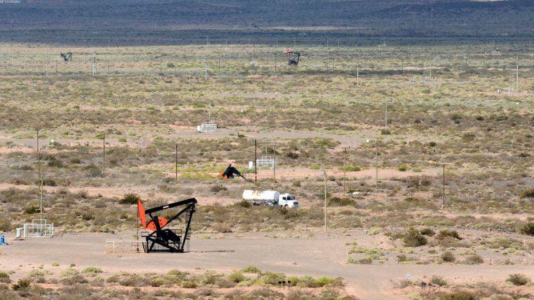 Petroleras utilizan aviones para esquivar los piquetes del personal de salud en Neuquén