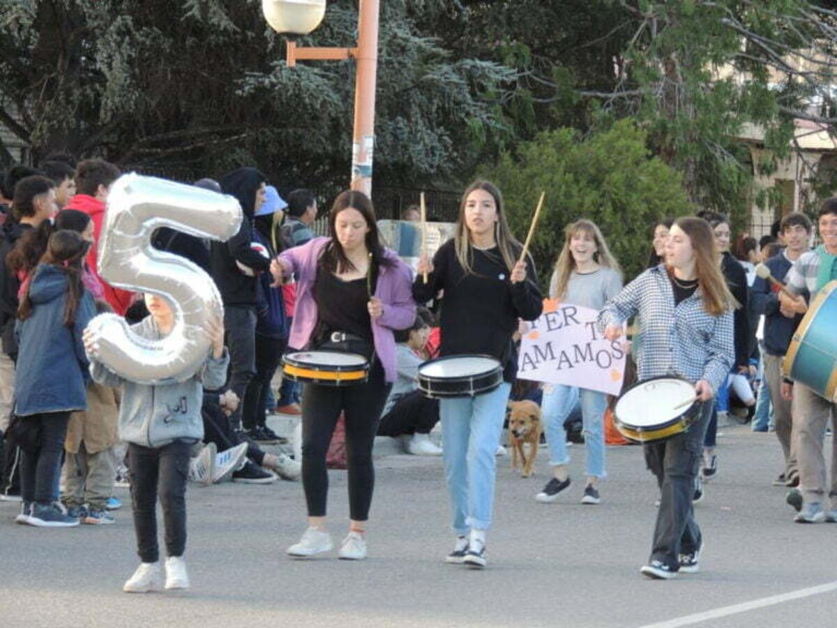 Festejo en Malargüe: Julieta es la nueva reina de los estudiantes