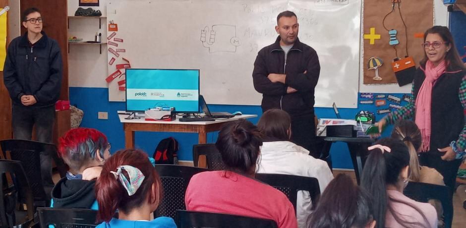 Inició el taller de programación en el Aula Maker de Eldorado.