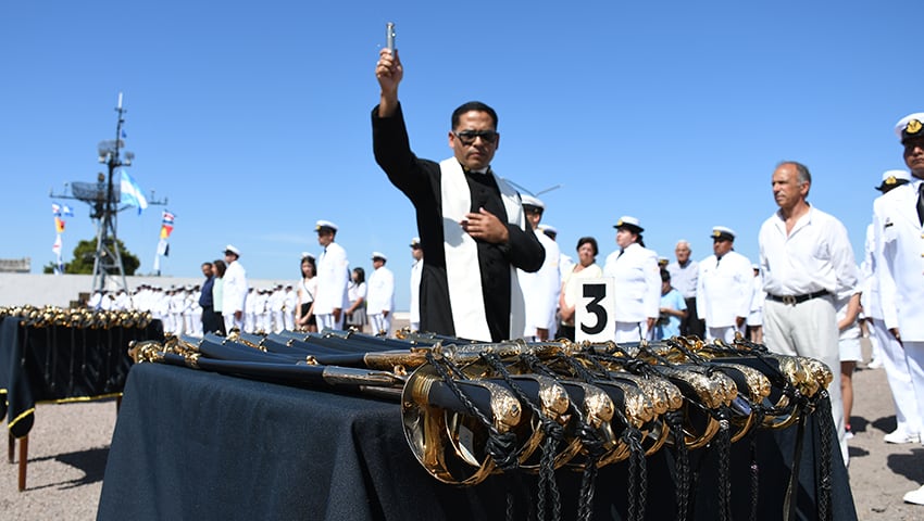 Puerto Belgrano: ceremonia de entrega de espadas a Suboficiales Segundos