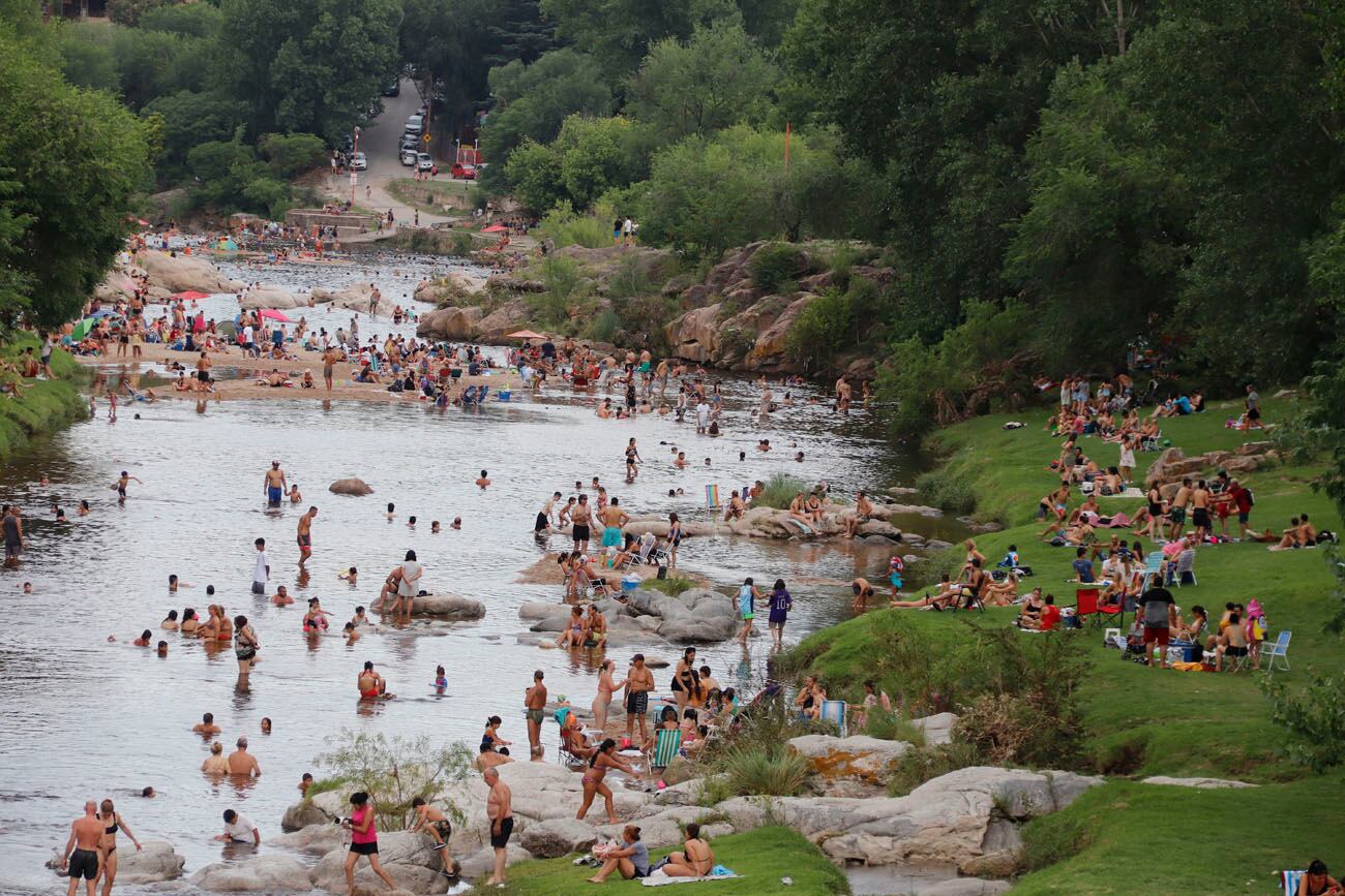 El balneario El Fantasio de Carlos Paz se colmó de gente. (La Voz)