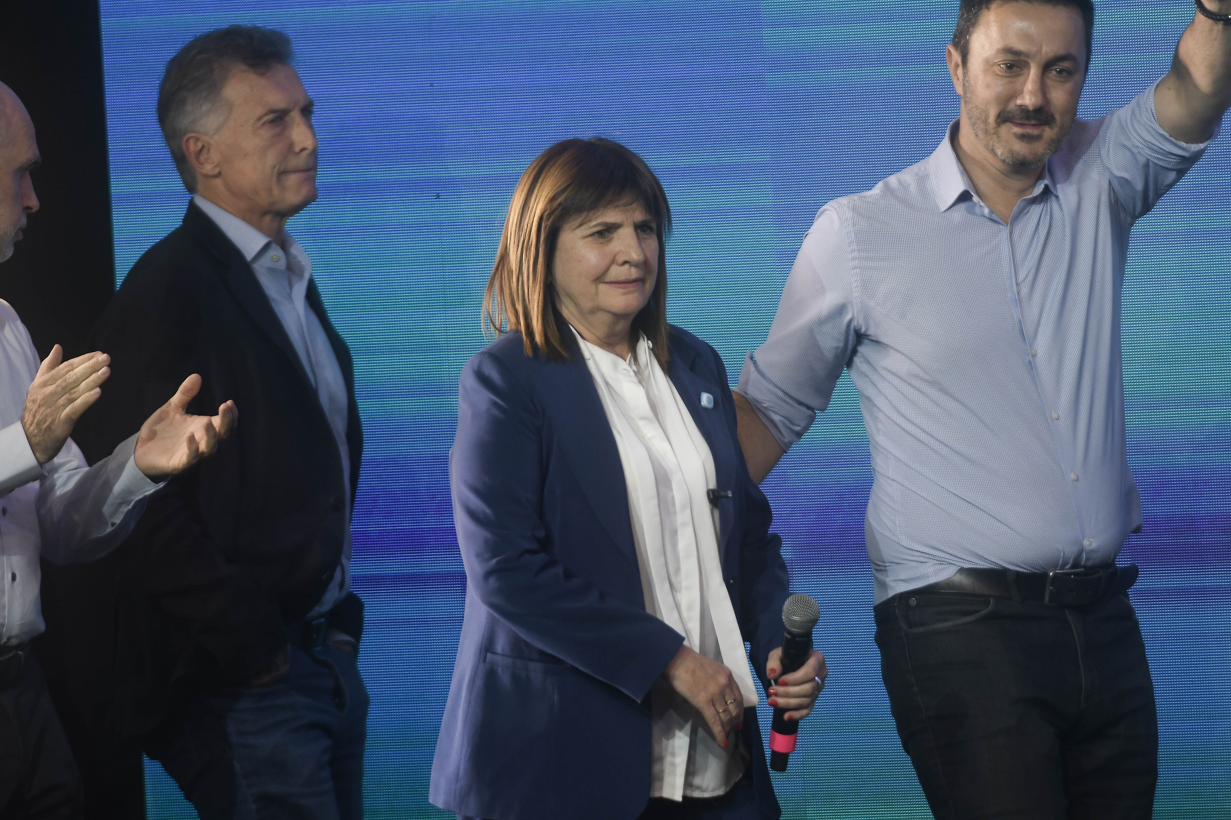 Elecciones 2023. Búnker de Juntos por el Cambio. Mauricio Macri, Patricia Bullrich, Luis Petri. Horacio Rodríguez Larreta, Lilita Carrió, Gerardo Morales, Néstor Grindetti. Foto: Federico López Claro