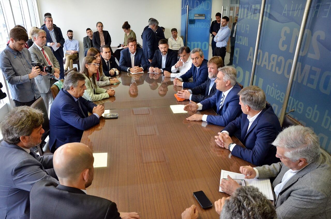 Transporte: Mario Negri junto a Martín Llaryora, y los diputados Ignacio García Aresca y Carlos Gutiérrez (@marioraulnegri)