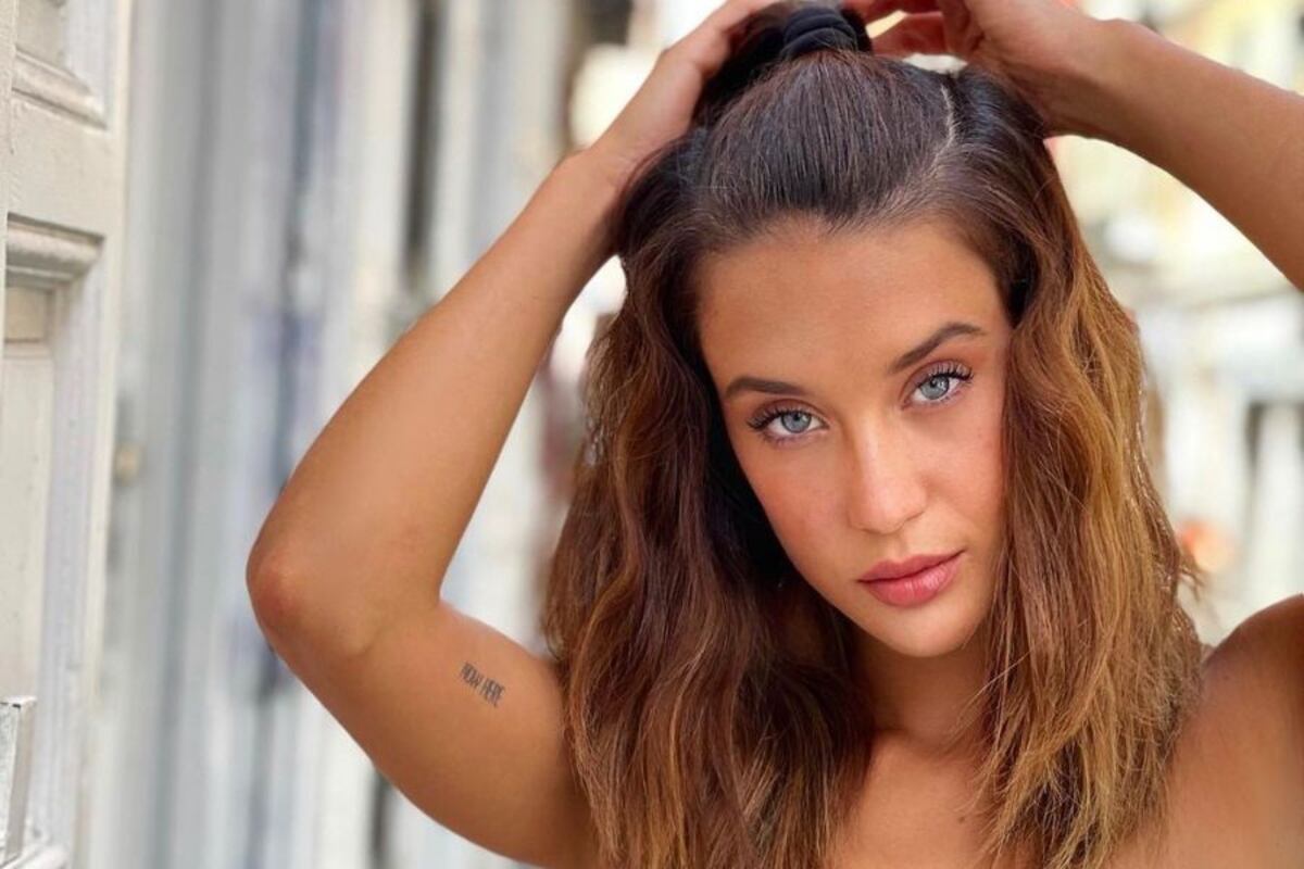 María Pedraza recibió una lluvia de corazones con sus fotos en microbikini rosa pastel