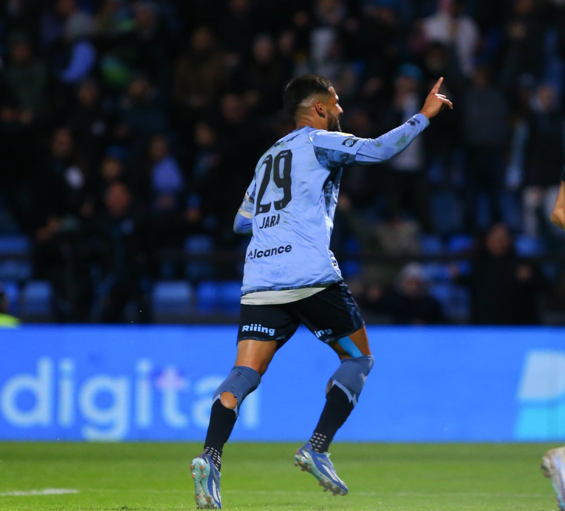 Franco Jara, con tres goles, fue clave en el empate de Belgrano frente a Racing en el inicio de la Liga Profesional. (Prensa Belgrano)