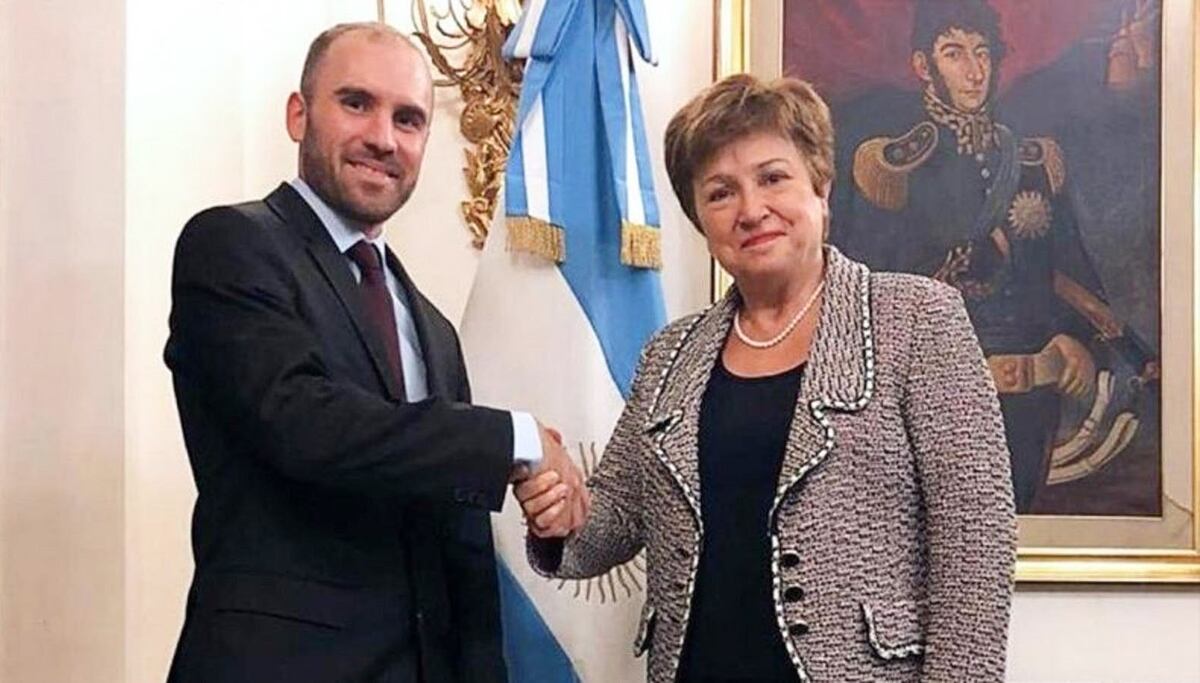 Argentina le solicitó al FMI recursos para engrosar las reservas