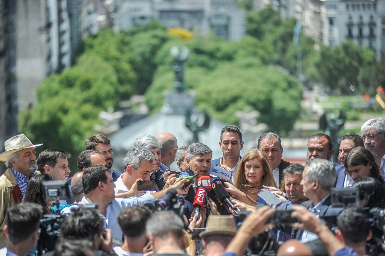 Passerini habla con los medios. (Federico López Claro)