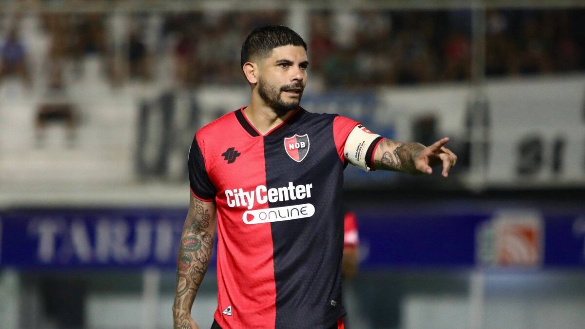 Éver Banega fue el héroe de Newell’s ante Belgrano y terminó cantando con la hinchada