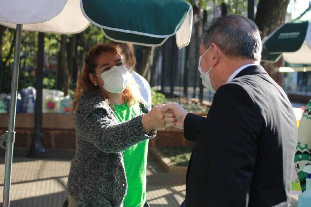 Vacunación en Posadas: más de cien personas se inocularon en la Plaza 9 de Julio.