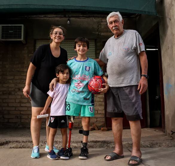 Lisandro (10) arquero con pierna ortopédica que se destaca en Unión de San Juan.