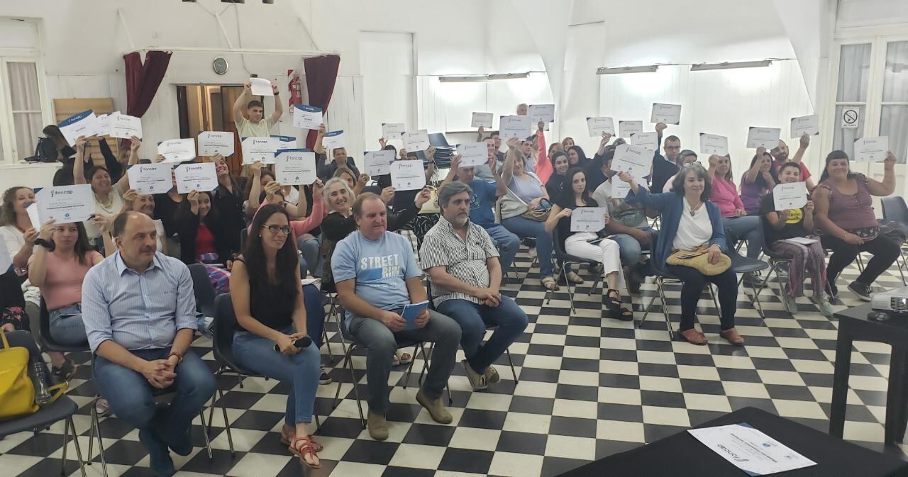 Cierre de año con entrega de diplomas y capacitación del Foncap en Tres Arroyos