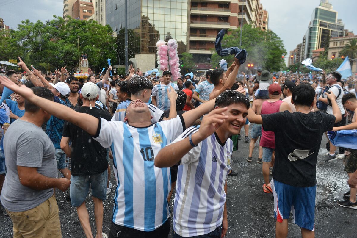 En fotos: la Selección está en semifinales del Mundial de Qatar 2022 y en Córdoba la fiesta no para