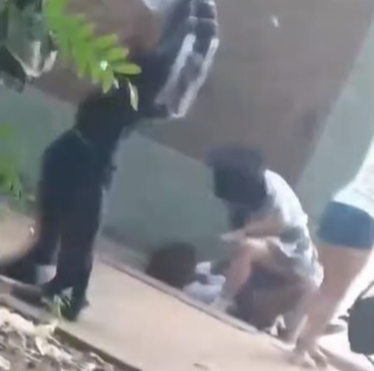 Nuevamente, otro hecho de violencia fuera de un establecimiento escolar preocupa a la ciudad
