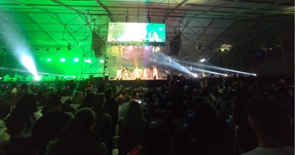 El recinto cubierto de la Ciudad Cultural, en San Salvador de Jujuy, recibió a una verdadera multitud para la primera gala de la Fiesta Nacional de los Estudiantes 2024.