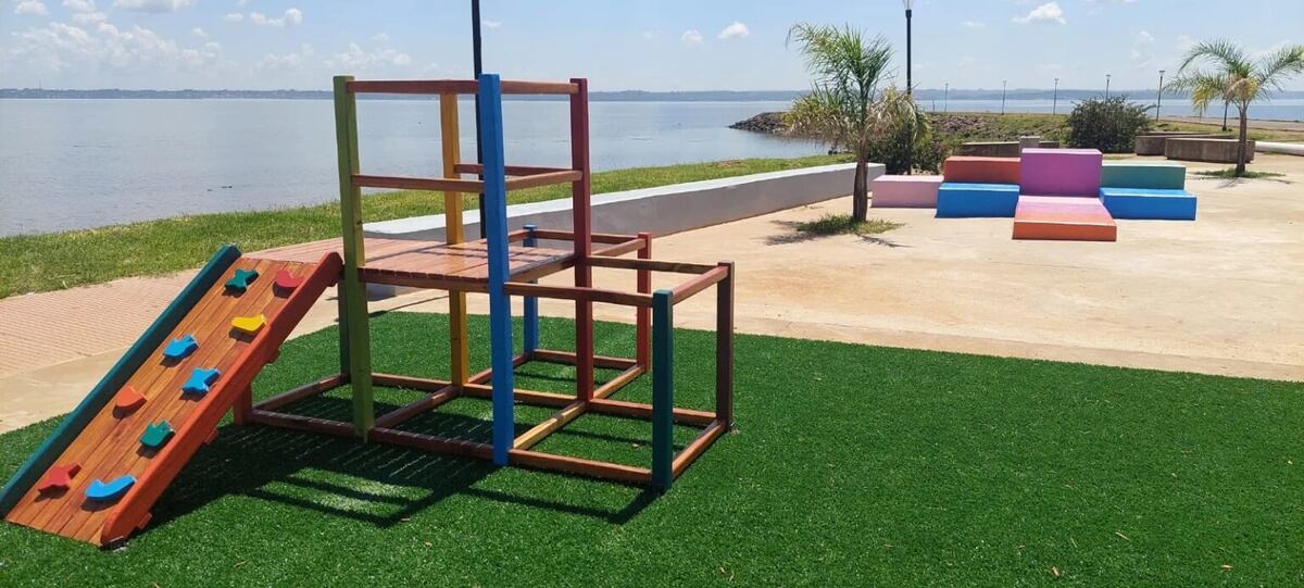 Realizan obras de mejoramiento en las playas de Posadas para recibir la temporada de verano