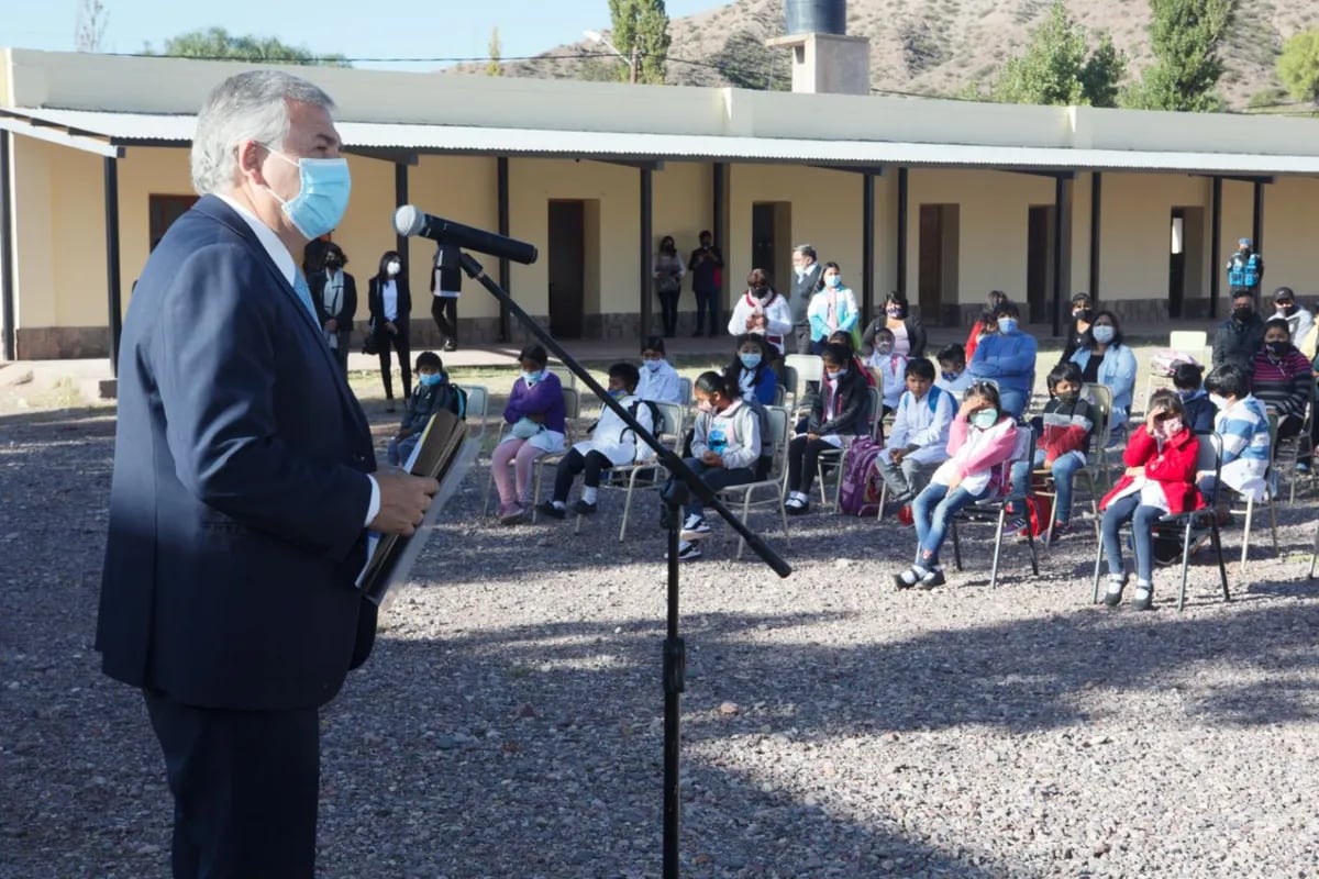 "La educación es transformadora, y fundamentalmente la escuela pública es la que garantiza el principio de igualdad y posibilita el ascenso social", dijo Morales en Huacalera.