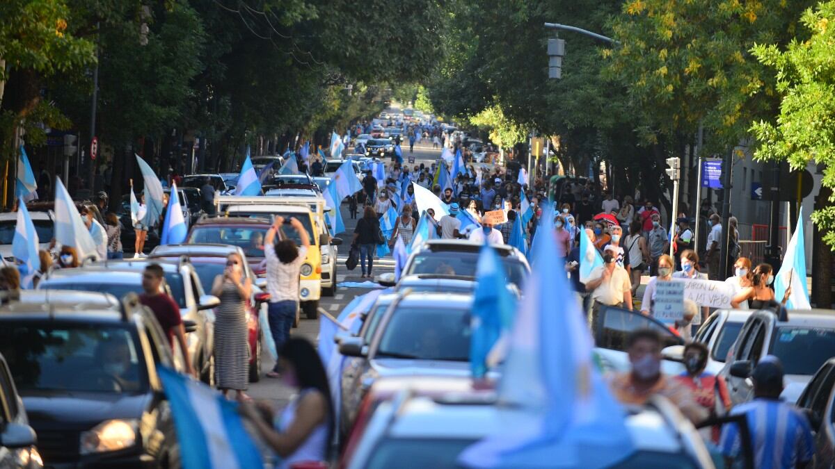 Cientos de personas salieron a la calle, en Córdoba.