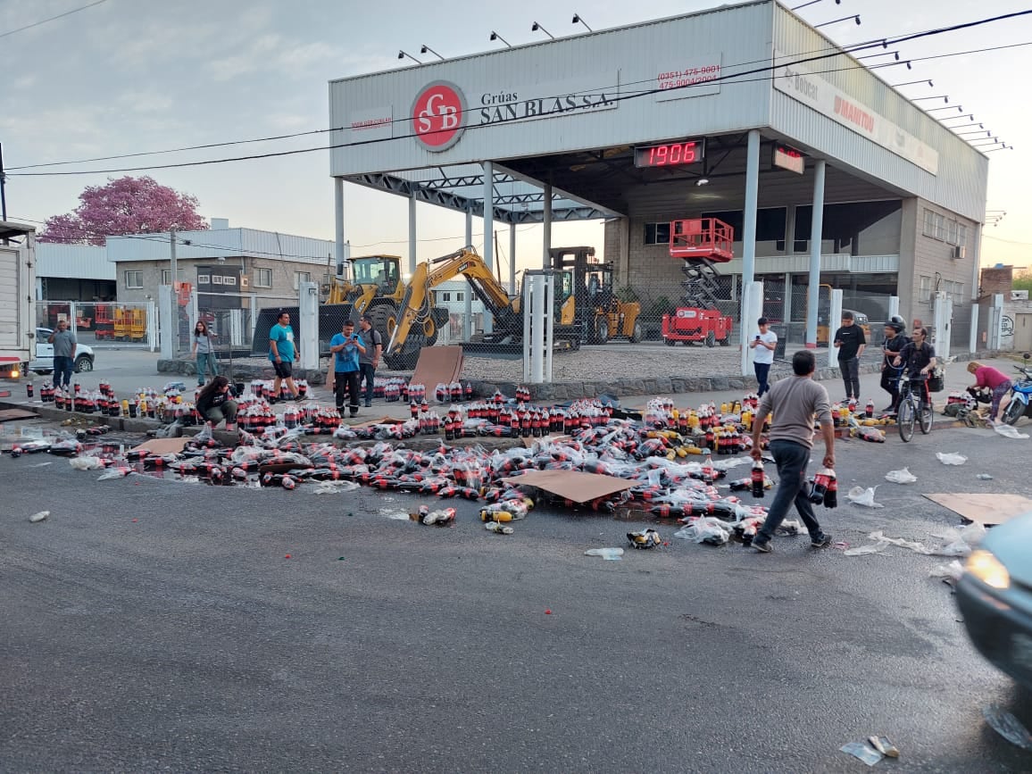 camión de coca coca vuelva av la voz del interior