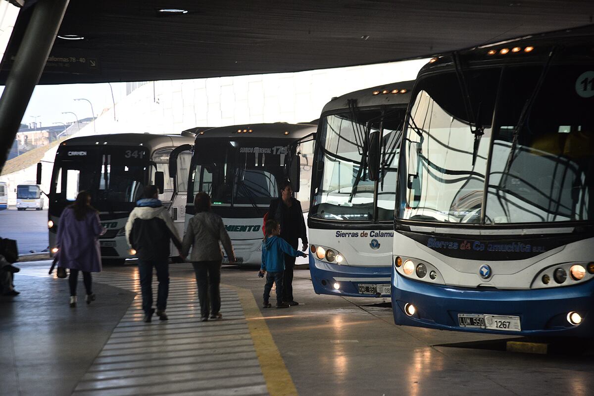Hubo acuerdo: el transporte interurbano de Córdoba no parará y los choferes tendrán un importante aumento