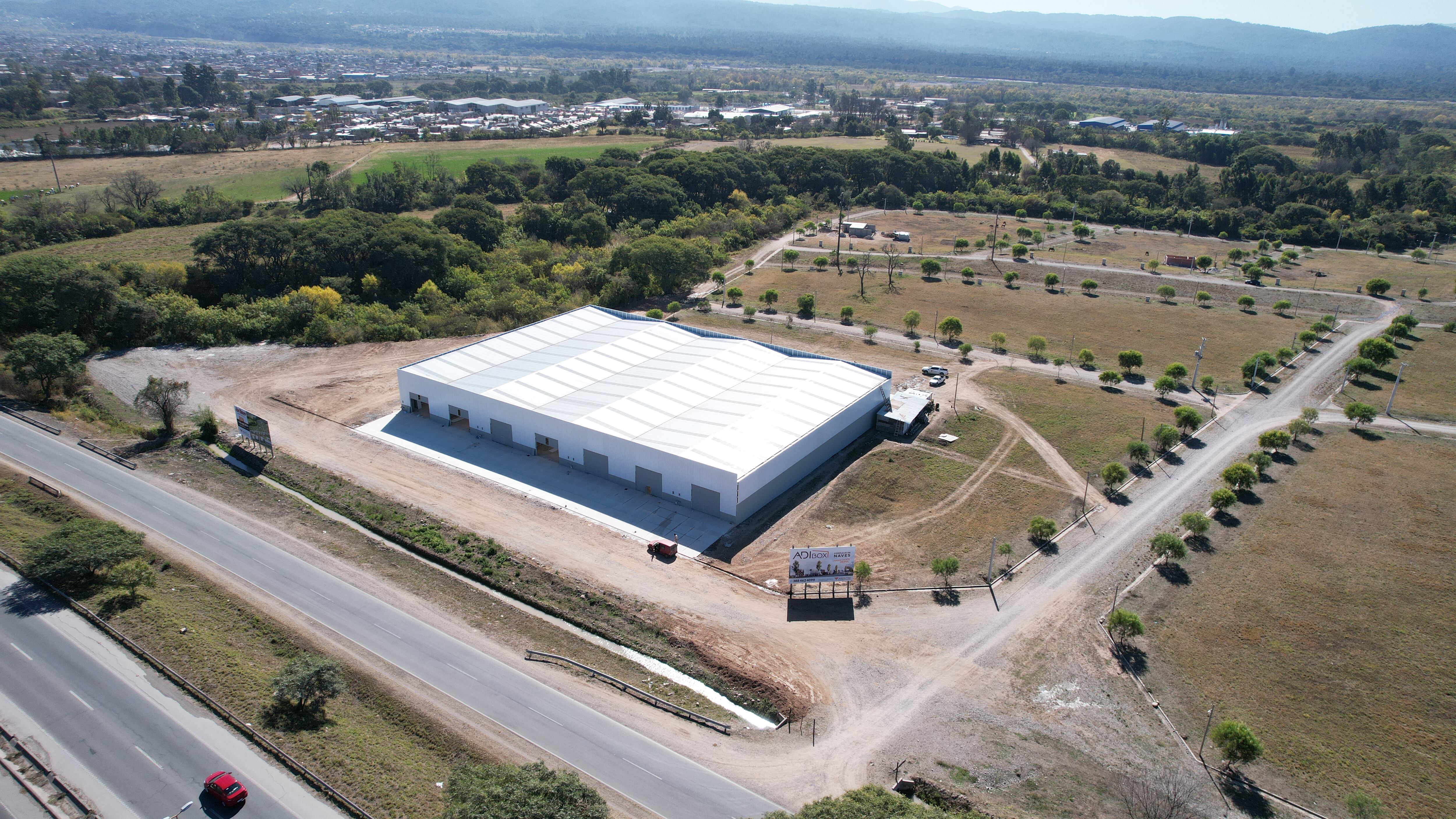 ADIBox es un complejo de naves comerciales industriales y plataforma logística, ubicado a la vera de la Autopista 66, a pocos minutos de la Terminal de Ómnibus de San Salvador de Jujuy.