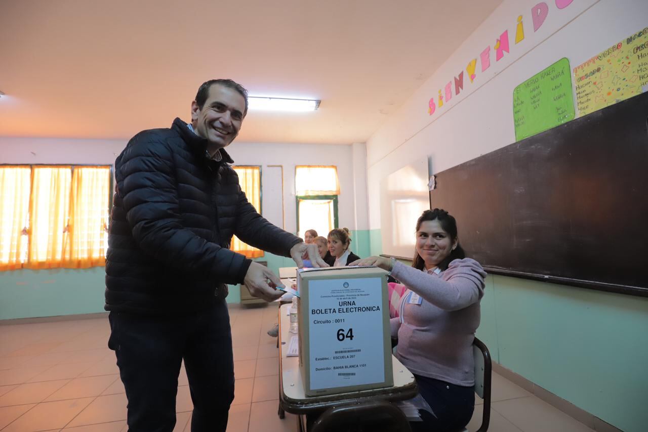 Pablo Cervi emitió su voto en las elecciones provinciales de Neuquén.