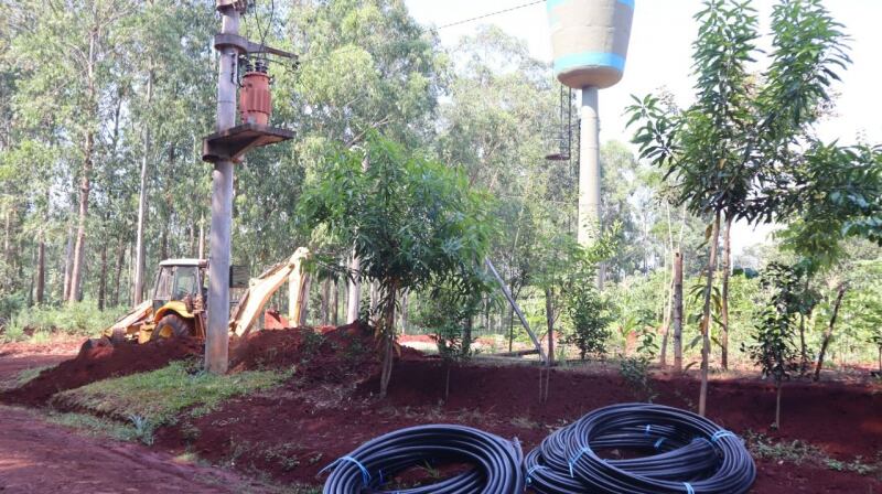 Comenzó la colocación de mangueras para la red de agua en Eldorado.