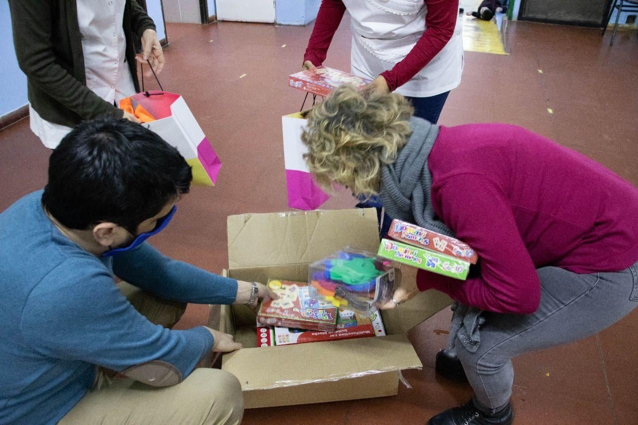 La municipalidad entregó material didáctico a la escuela n° 34.