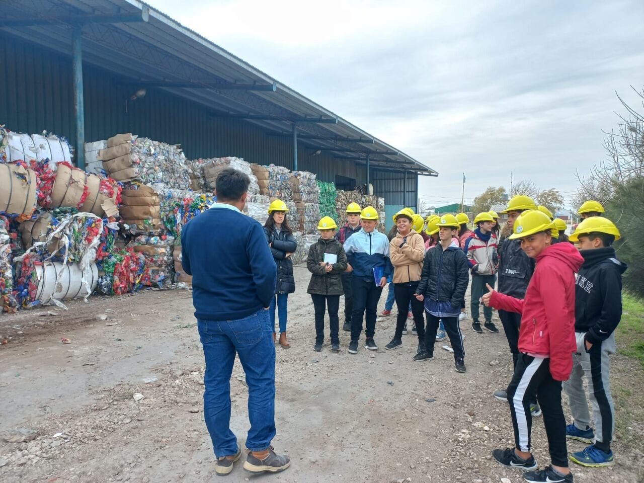 Alumnos de la Secundaria Nº 1 visitaron la Planta de Separación de Residuos