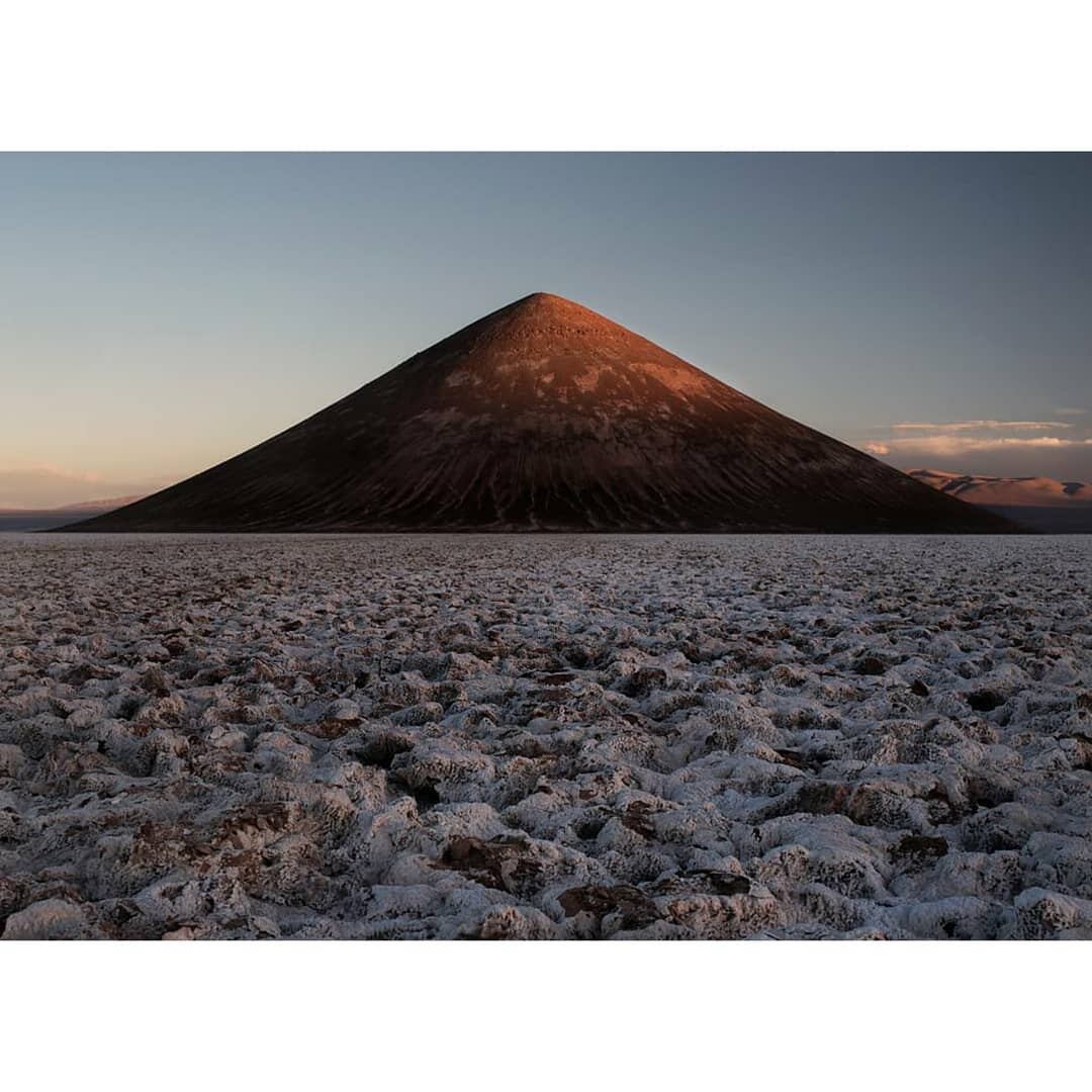 El Cono de Arita está conformado por rocas y sal.