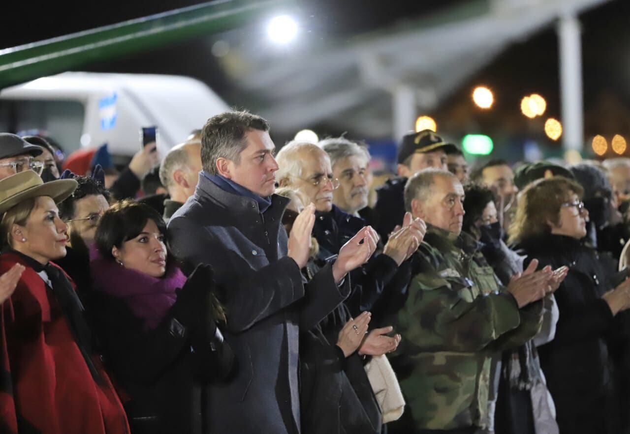 El Intendente Pérez acompañó a los Veteranos durante la Vigilia del 2 de abril.