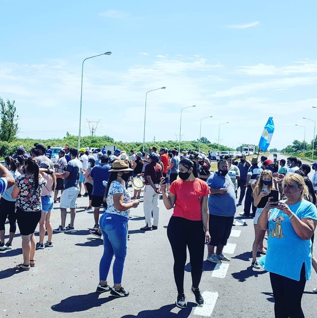 Vecinos de Ibicuy cortan la Ruta Nacional 12/ Intagram Mattiauda.