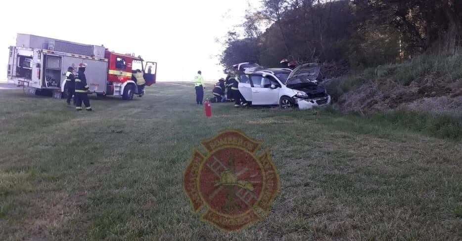 Volcó un auto en la curva de Guisasola