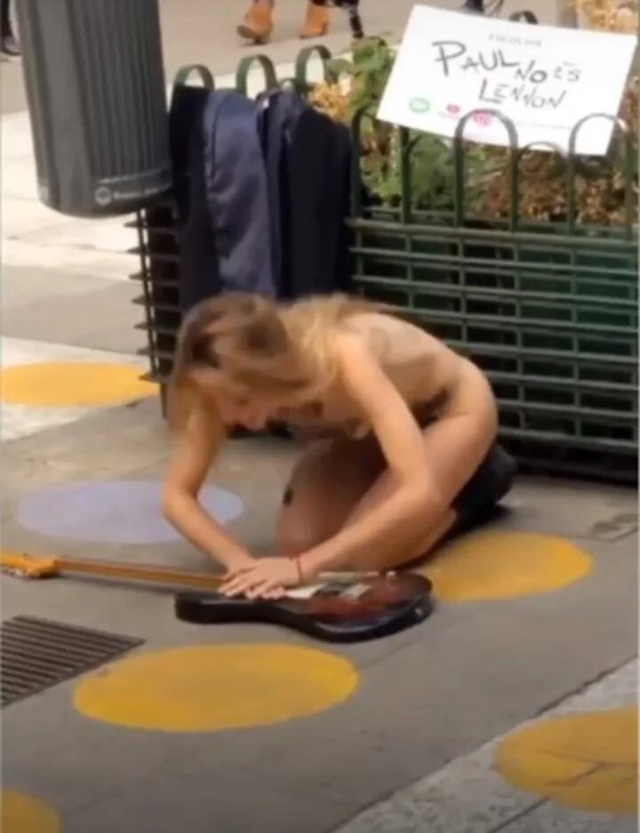 Denise Romano protestó en la calle florida contra la industria musical.