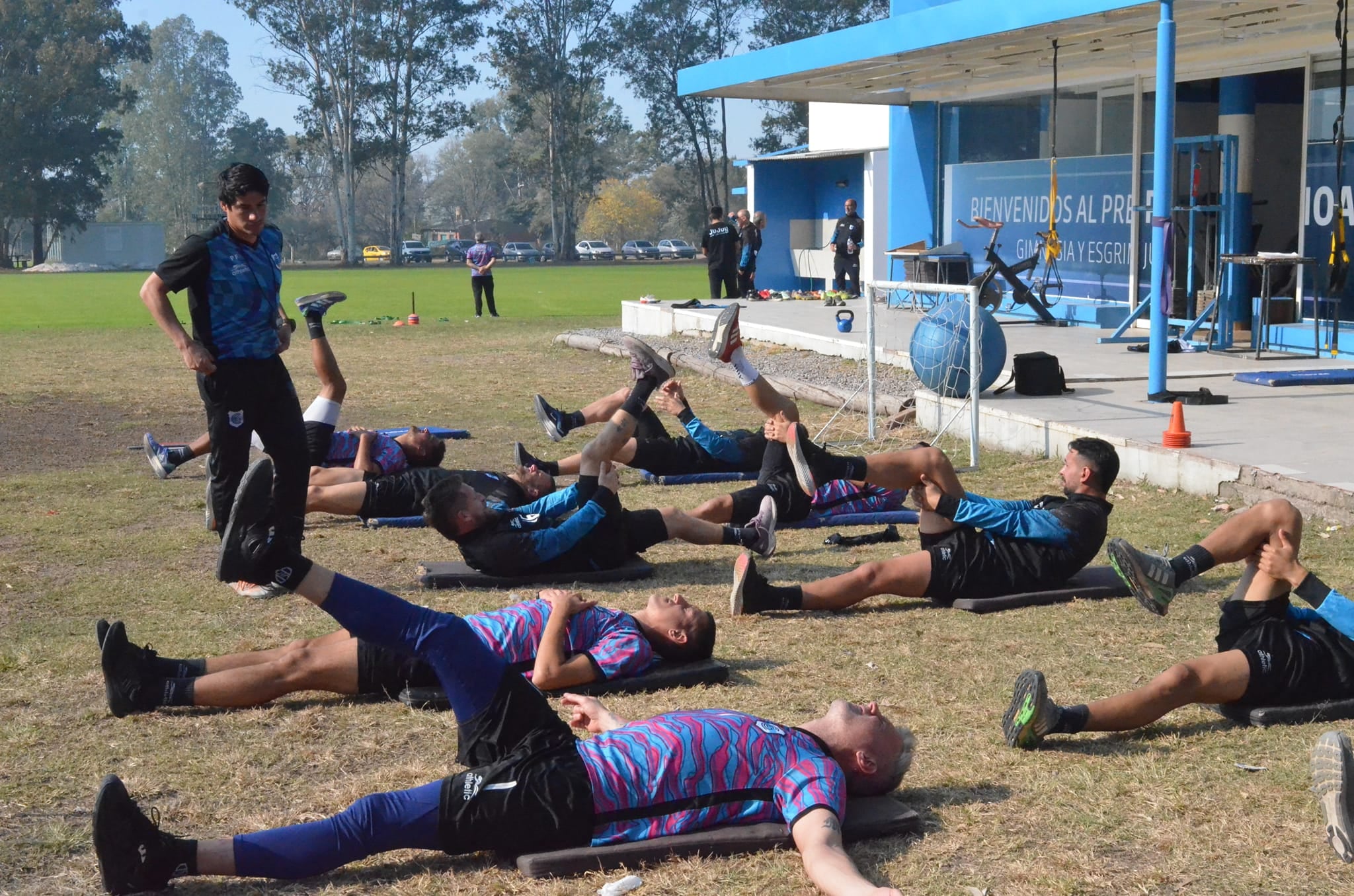 Después que un grupo de hinchas de Gimnasia irrumpieran en la práctica para reclamar por los malos resultados del equipo, el cuerpo técnico retomó la actividad con normalidad.