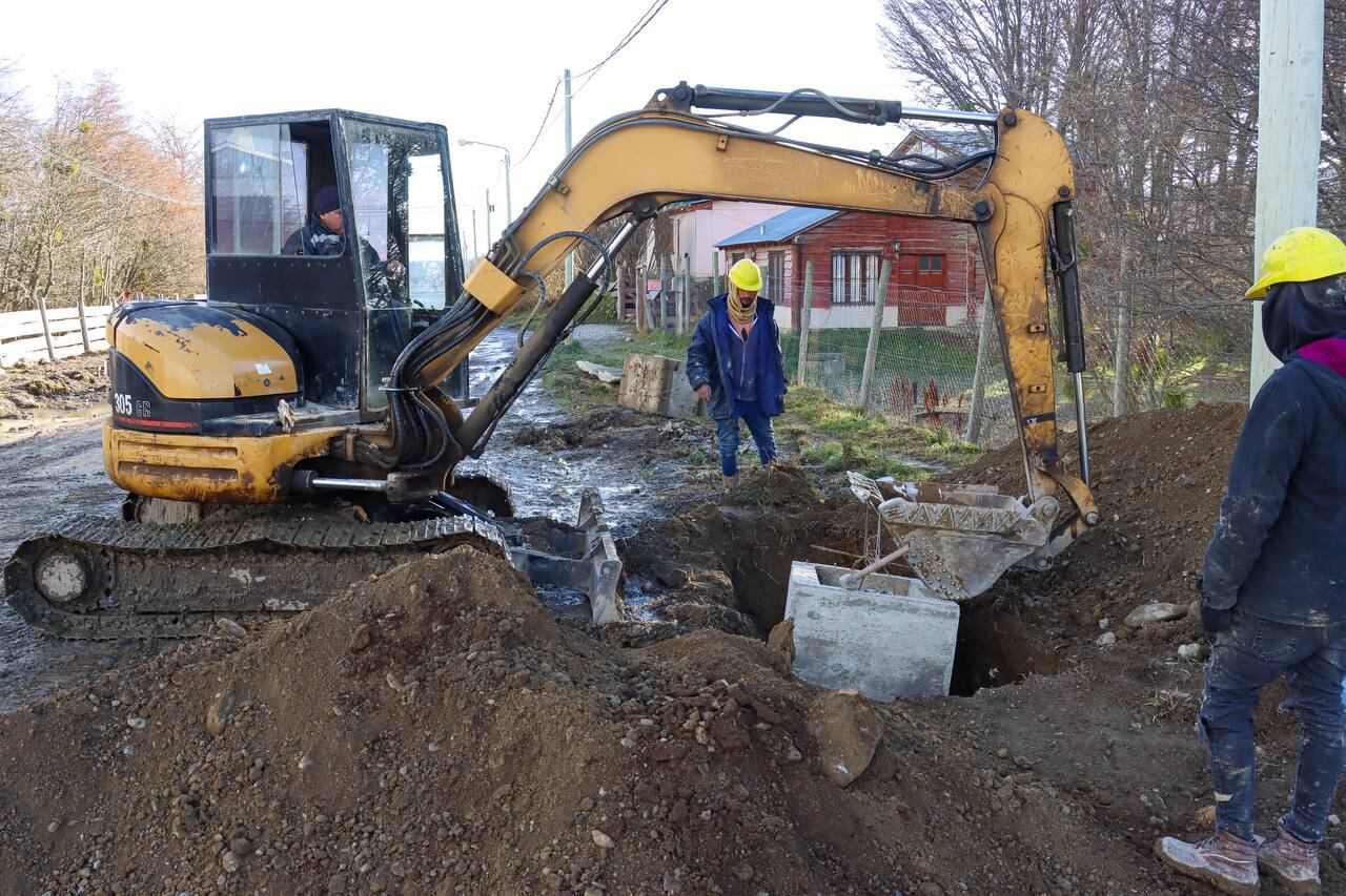 Tolhuin: avanza el plan de pluviales en calles Chepach y Michay