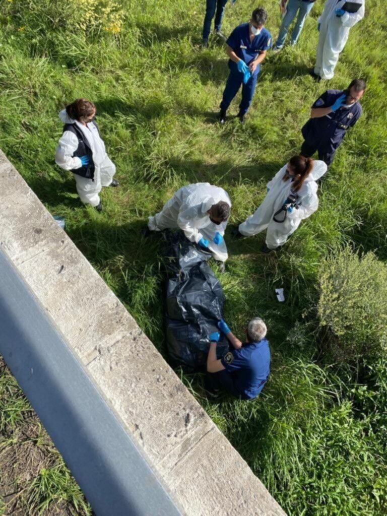 El lugar donde fue hallado el cuerpo del jubilado, quien habría sido asesinado por su hijo y su nuera.