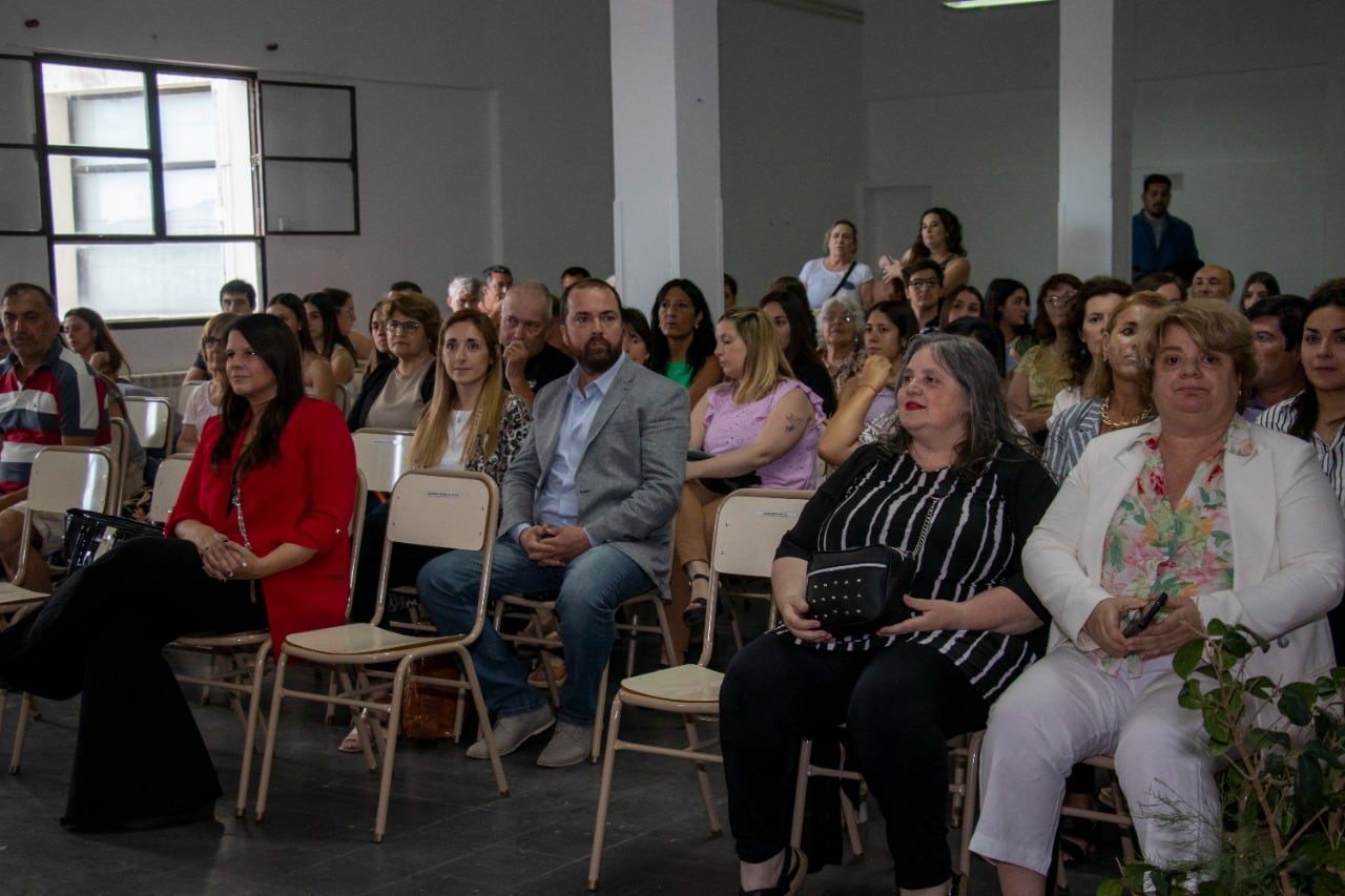 Acto de Colación de Grado y Entrega de Diplomas en el Centro Regional de Estudios Superiores de Tres Arroyos