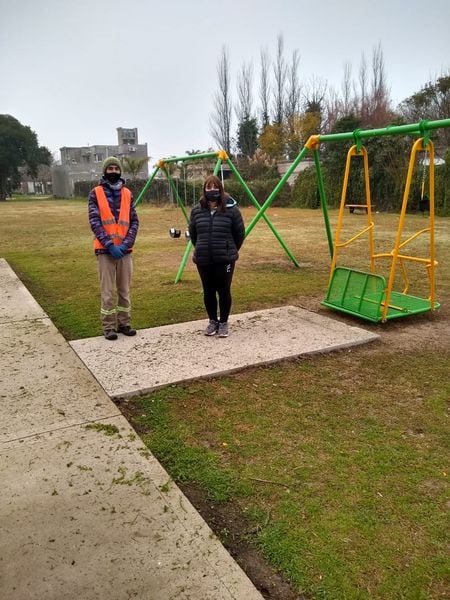 Trabajos de poda en el arbolado público en Soldini (Facebook Comuna de Soldini)