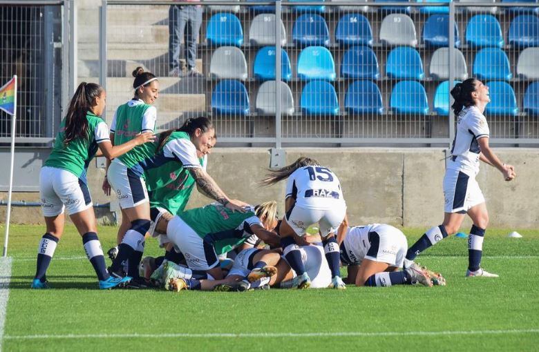 Gimnasia LP con mendocinas